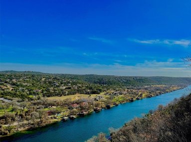 Never-Ending Panoramic Views Of Lake Austin