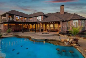 Luxurious Living meets Rustic Charm