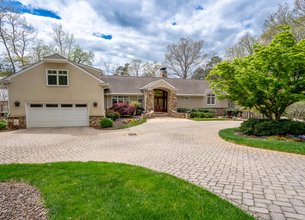 Lakefront Living in a Quiet Cove of Badin Lake