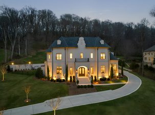 Beautiful Custom Built Home in Laurelbrooke