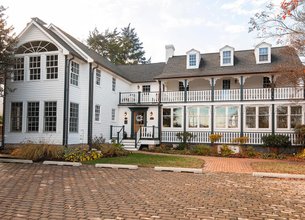 Fully Renovated Bed & Breakfast Built in 1860