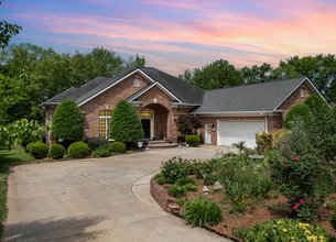 Waterfront Paradise on the Shores of Lake Norman! 