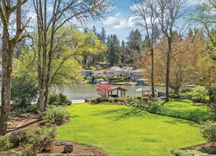 WESTBAY TRADITIONAL ON OSWEGO LAKE