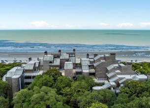 Welcome to This Beautifully Updated Third-Floor Villa