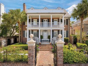 Panoramic Views of the Ashley River and Charleston's Serene Waterfront 