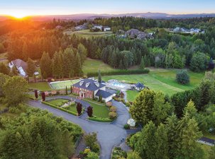 SOPHISTICATED HOCKINSON DREAM ESTATE