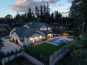 ELITE ENTERTAINER IN LAKE OSWEGO