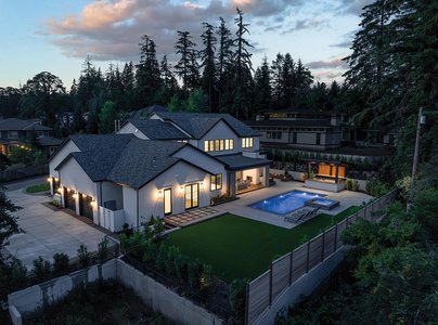 ELITE ENTERTAINER IN LAKE OSWEGO