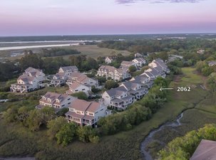 Stunning Townhome in Salt Marsh