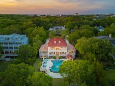 Historic Waterfront Home in the Crescent