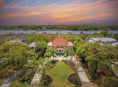 Historic Waterfront Home in the Crescent