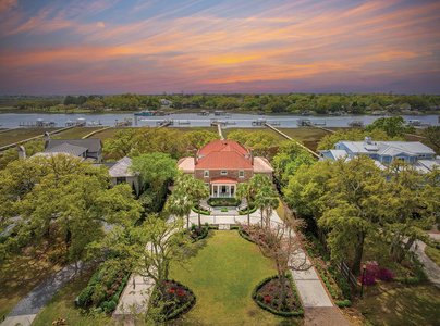 Historic Waterfront Home in the Crescent
