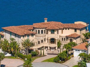 Screen-Famous Mansion