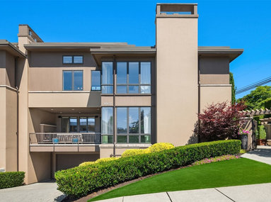 Stunning Kirkland Townhome