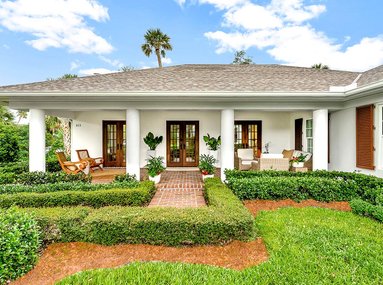 Private Sanctuary in Coveted Charleston