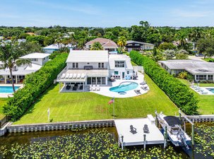 Unparalleled Panoramic Views in Lake Clarke Shores