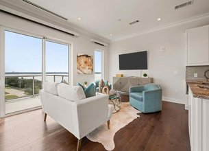 Welcome To Lakeside Tower