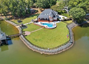 Welcome to Your Lake Wylie Paradise in Beautiful Belmont! 