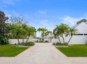 Masterpiece of Modern Design Nestled within the Loxahatchee Club