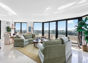 Newly Refreshed High-Rise Condo in Jonathan's Landing 