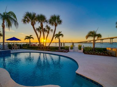 Quiet Cul-De-Sac In Prestigious Harbor Bluffs