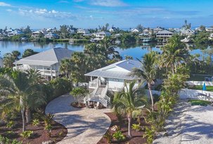 Immaculate Coastal Cottage With Pool & Dock