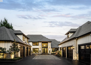 DEFINING RIVERFRONT LUXURY