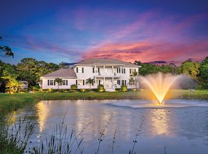 Jupiter Farms Estate with Unmatched Privacy and Luxury 