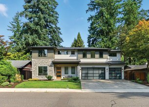 Better than new in storybook Lake Oswego neighborhood with sidewalks and central location.