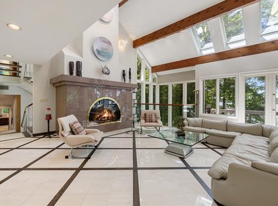 Waterfront Luxury Estate with 1,147 ft of Shoreline