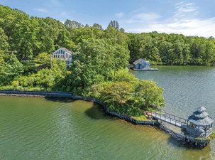 Waterfront Luxury Estate with 1,147 ft of Shoreline