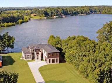 Unwrap Your Lakefront Holiday Escape