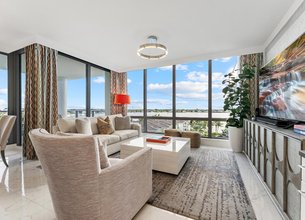 Turnkey Designer Residence At Water Club