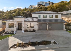 Custom Built, Beautiful New Construction in Cresta Bella