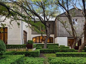 Extraordinary Estate On 10 Gated Acres