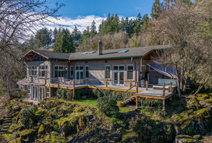 Perched Above the Willamette River on Fielding Road