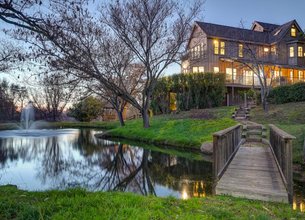 One-Of-A-Kind Modern-Meets-Farmhouse Retreat