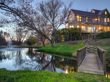 One-Of-A-Kind Modern-Meets-Farmhouse Retreat