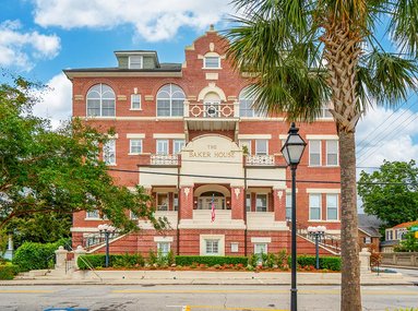 Luxury Condo with Great Views Overlooking Colonial Lake