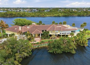 Peninsula Estate with Extraordinary Water Frontage