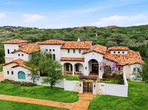 Extraordinary Estate In Anaqua Springs Ranch