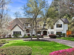 Stunning Custom Luxury Estate In Shelborne