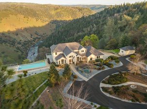 Iconic River Canyon Views