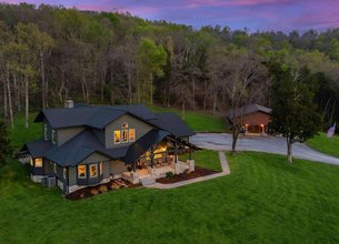 Historic Bell Buckle -- Rustic Meets Luxury In The Tennessee Countryside