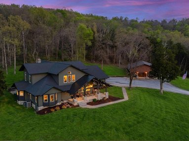 Historic Bell Buckle -- Rustic Meets Luxury In The Tennessee Countryside
