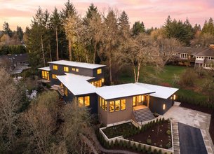 Modern Showstopper in Bridlemile
