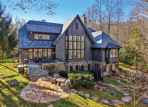 Lakeside Home Offers Stunning Views of Straus Lake