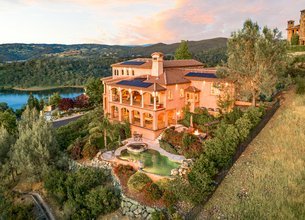 Close-In Panoramic Views Of Folsom Lake 