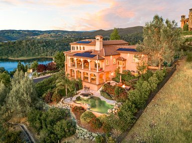 Close-In Panoramic Views Of Folsom Lake 
