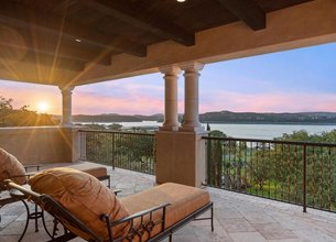 Timeless Character Of An Italian Lakeside Villa 